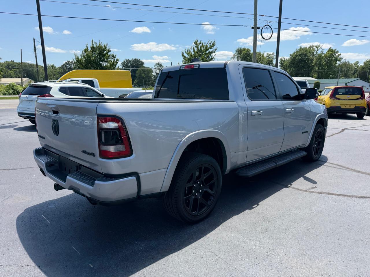 RAM 1500 Laramie 4x4 Crew Cab 5'7" Box 2022