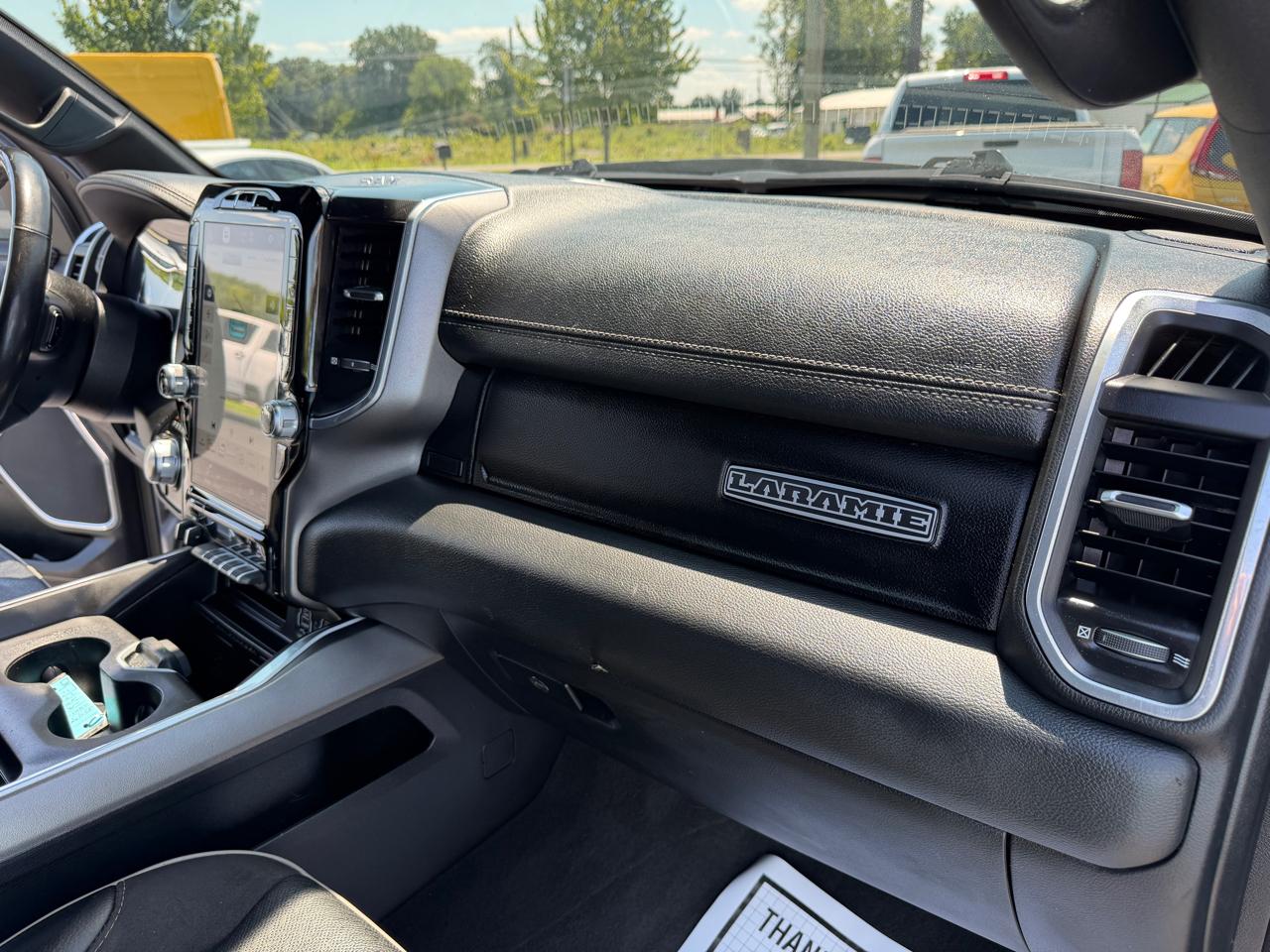 RAM 1500 Laramie 4x4 Crew Cab 5'7" Box 2022