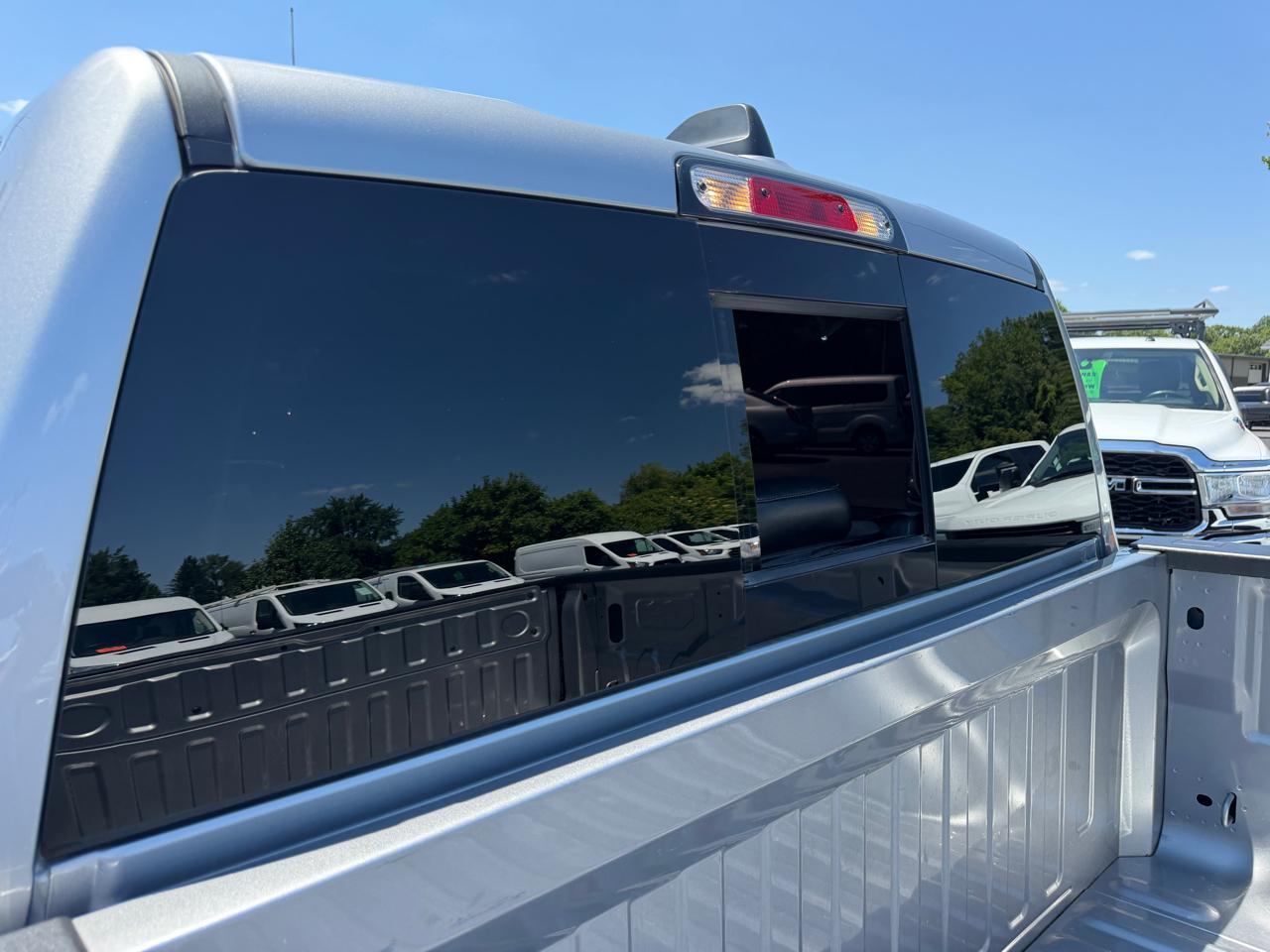RAM 1500 Laramie 4x4 Crew Cab 5'7" Box 2022