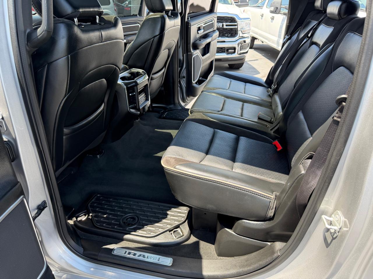 RAM 1500 Laramie 4x4 Crew Cab 5'7" Box 2022
