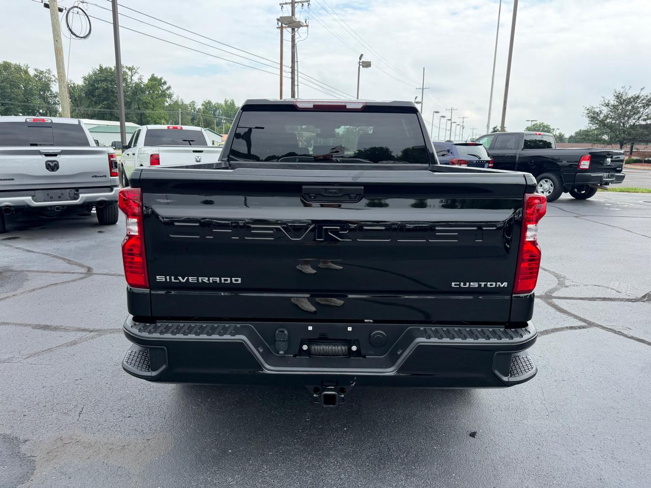 Chevrolet Silverado 1500 4WD Crew Cab 147" Custom 2022