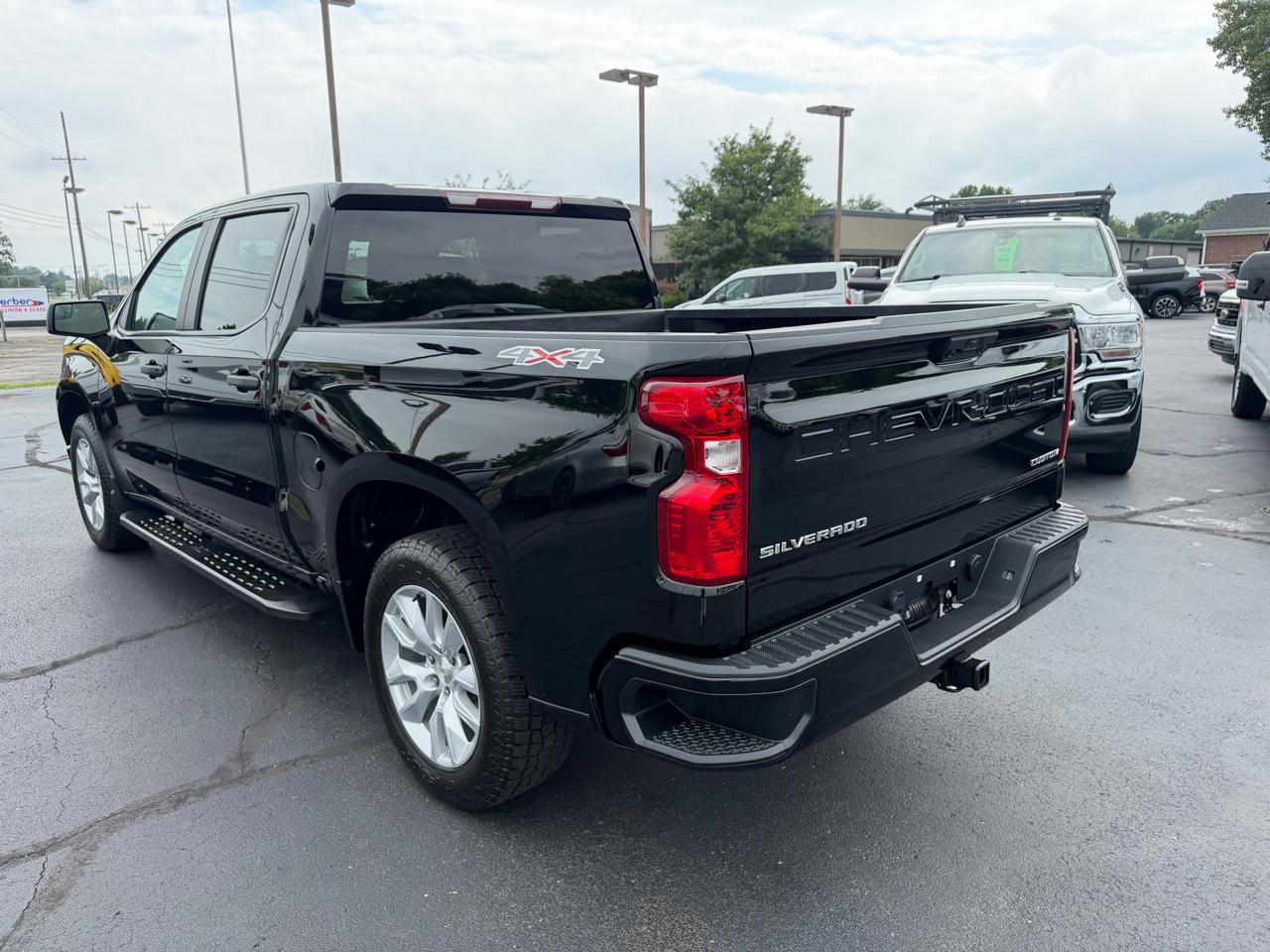 Chevrolet Silverado 1500 4WD Crew Cab 147" Custom 2022