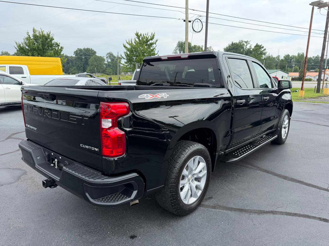 Chevrolet Silverado 1500 4WD Crew Cab 147" Custom 2022