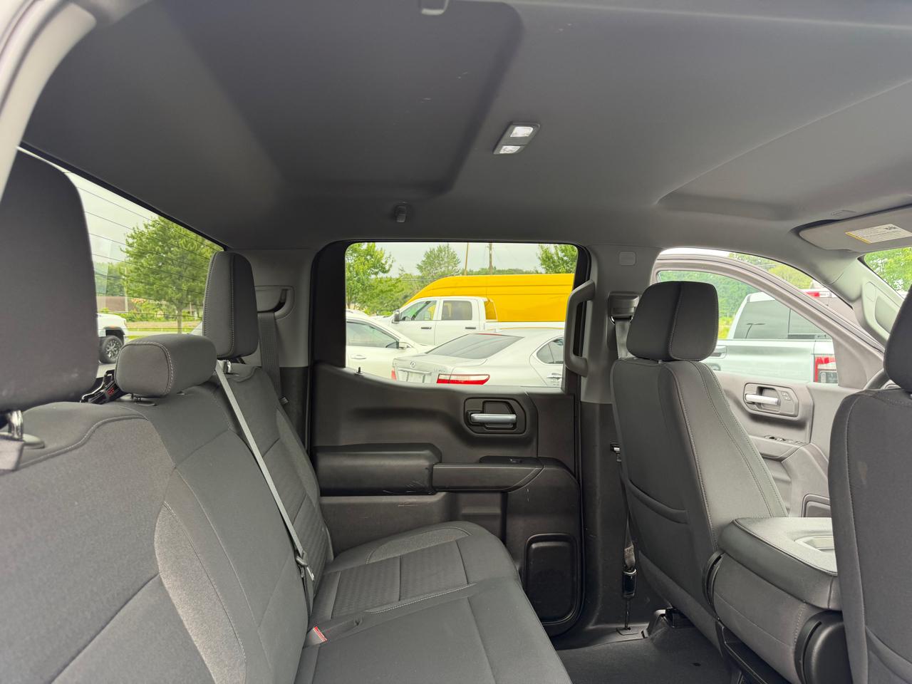 Chevrolet Silverado 1500 4WD Crew Cab 147" Custom 2022