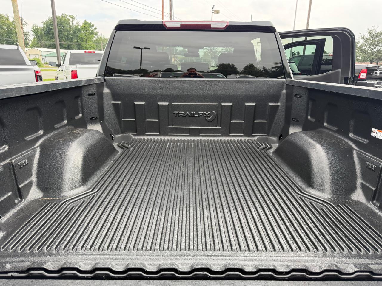 Chevrolet Silverado 1500 4WD Crew Cab 147" Custom 2022