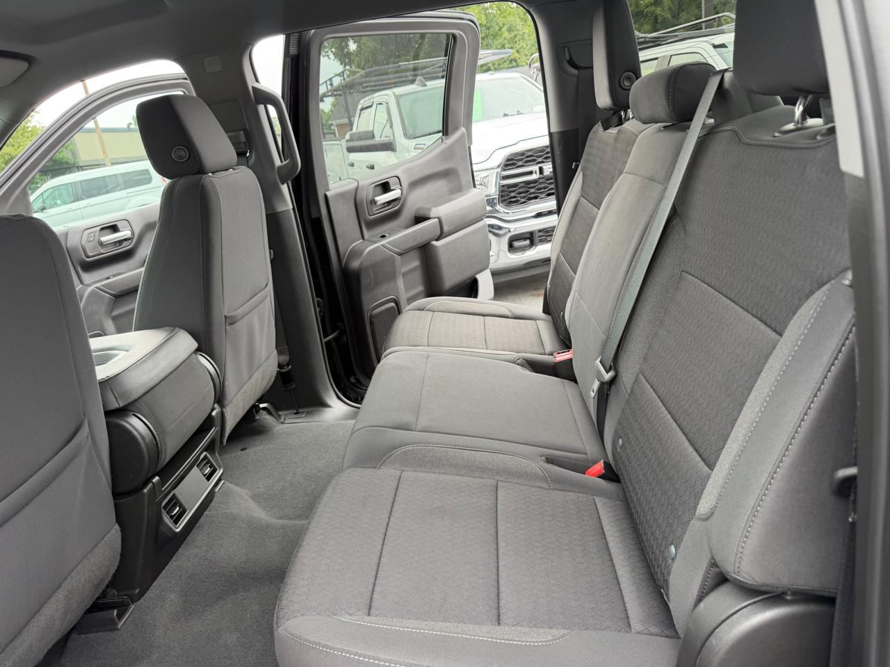 Chevrolet Silverado 1500 4WD Crew Cab 147" Custom 2022