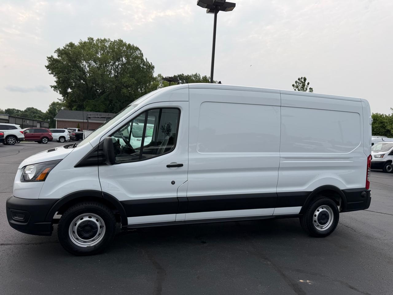 Ford Transit Cargo Van T-250 130" Med Rf 9070 GVWR RWD 2020