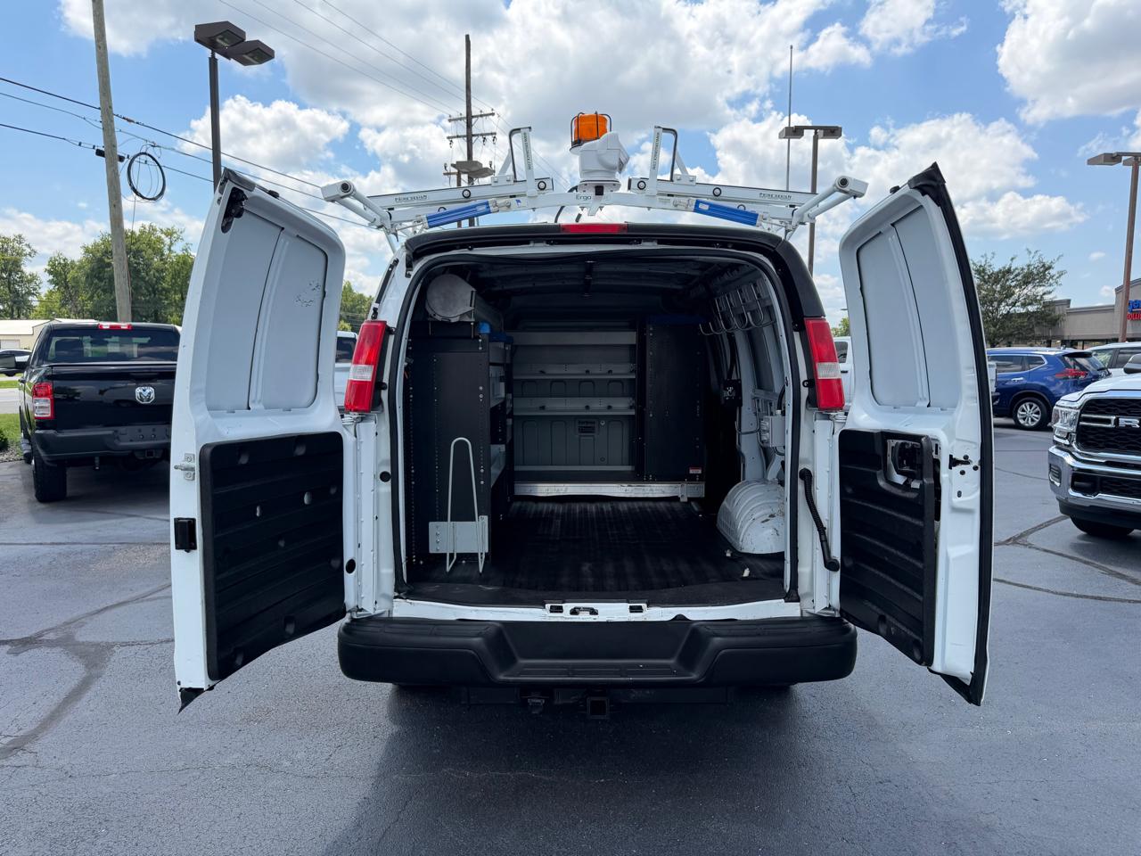 Chevrolet Express Cargo Van RWD 2500 135" 2016