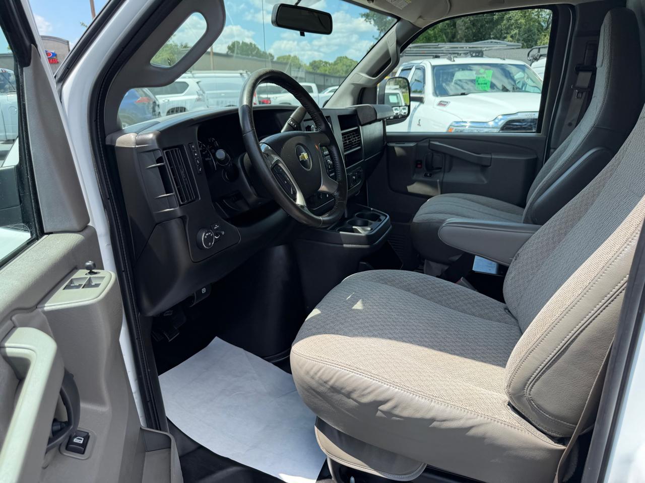 Chevrolet Express Cargo Van RWD 2500 135" 2016