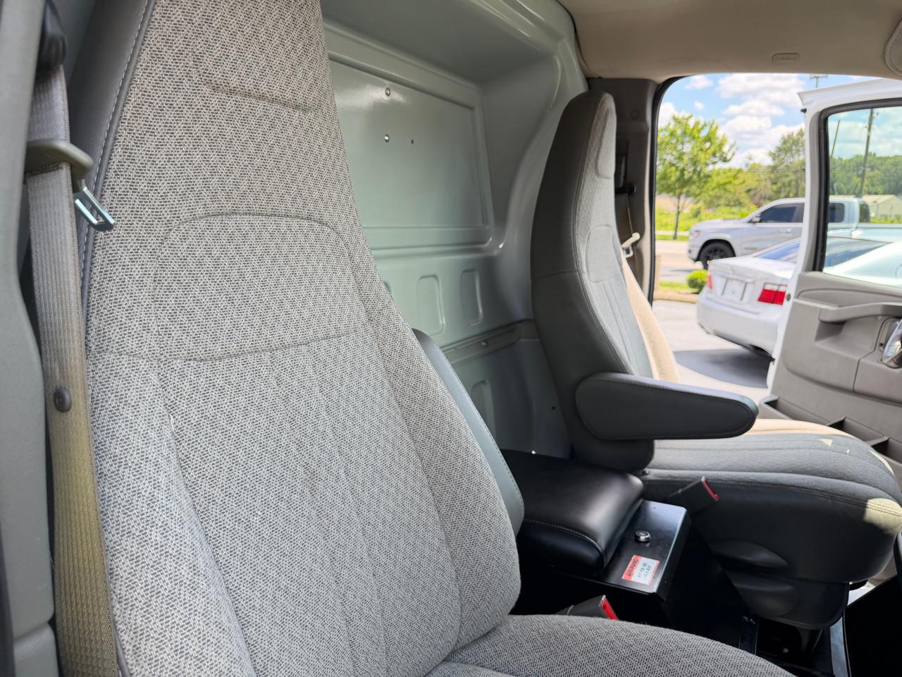 Chevrolet Express Cargo Van RWD 2500 135" 2016