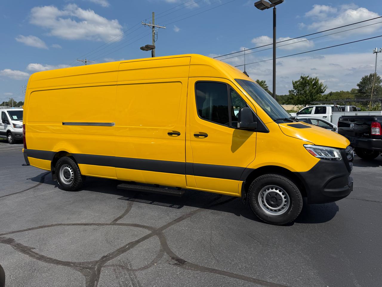 Mercedes-Benz Sprinter Cargo Van 2500 High Roof I4 Gas 170" RWD 2021