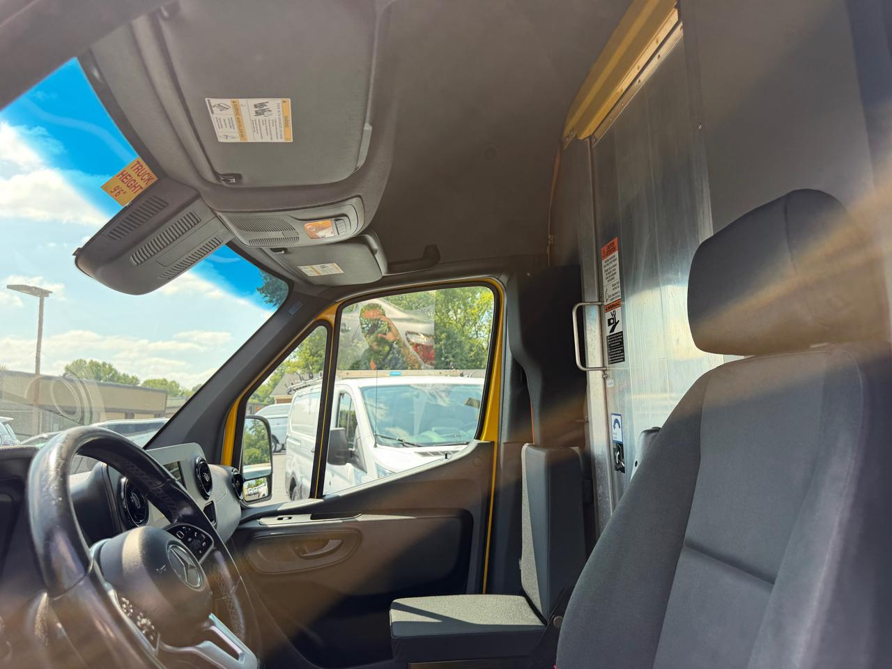 Mercedes-Benz Sprinter Cargo Van 2500 High Roof I4 Gas 170" RWD 2021