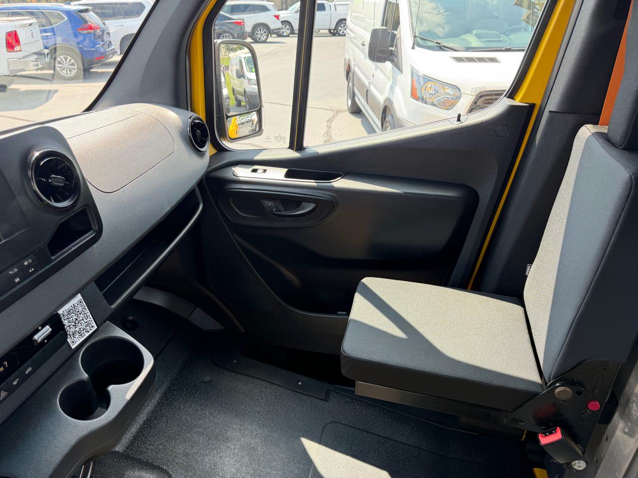 Mercedes-Benz Sprinter Cargo Van 2500 High Roof I4 Gas 170" RWD 2021