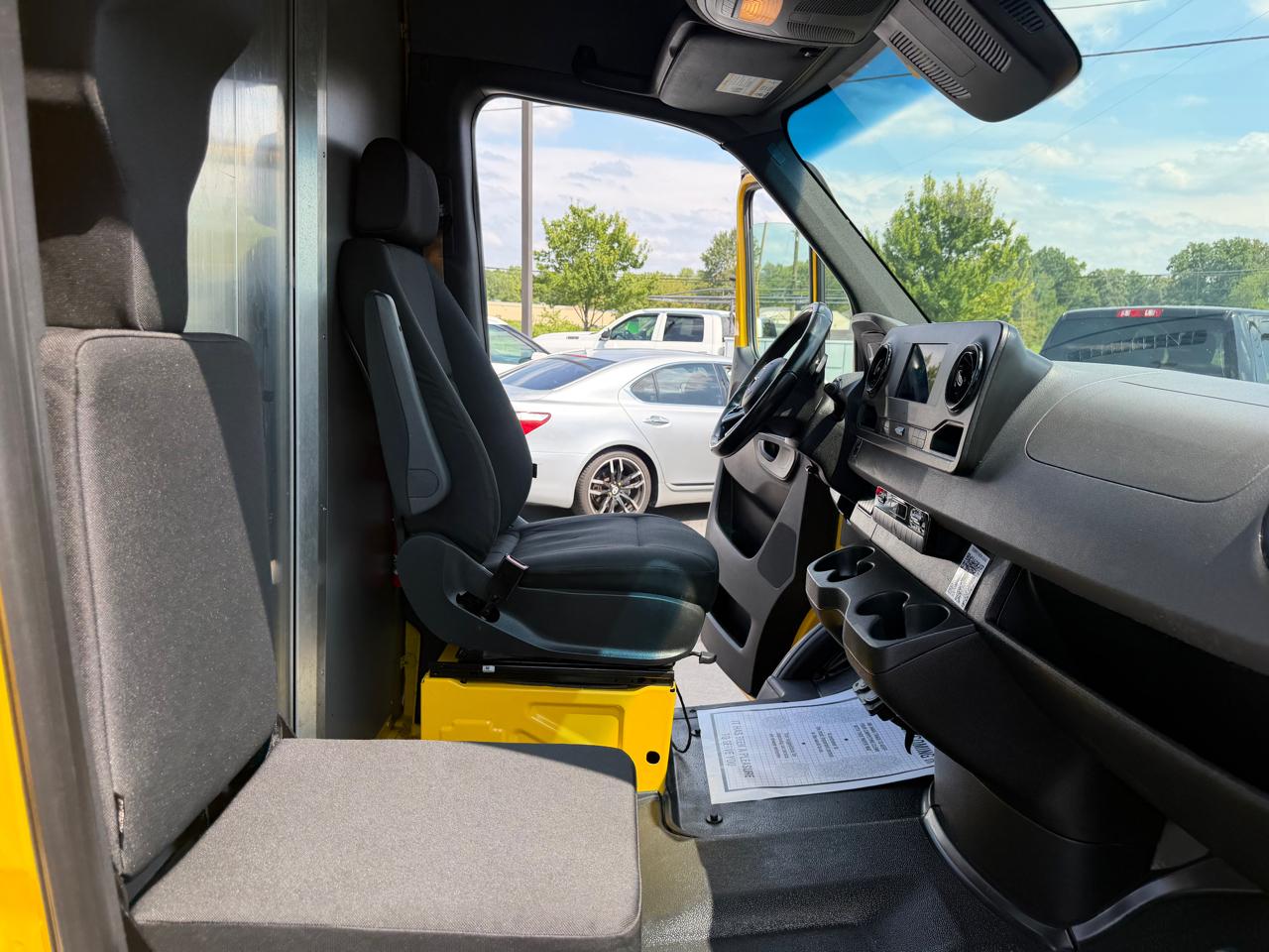 Mercedes-Benz Sprinter Cargo Van 2500 High Roof I4 Gas 170" RWD 2021