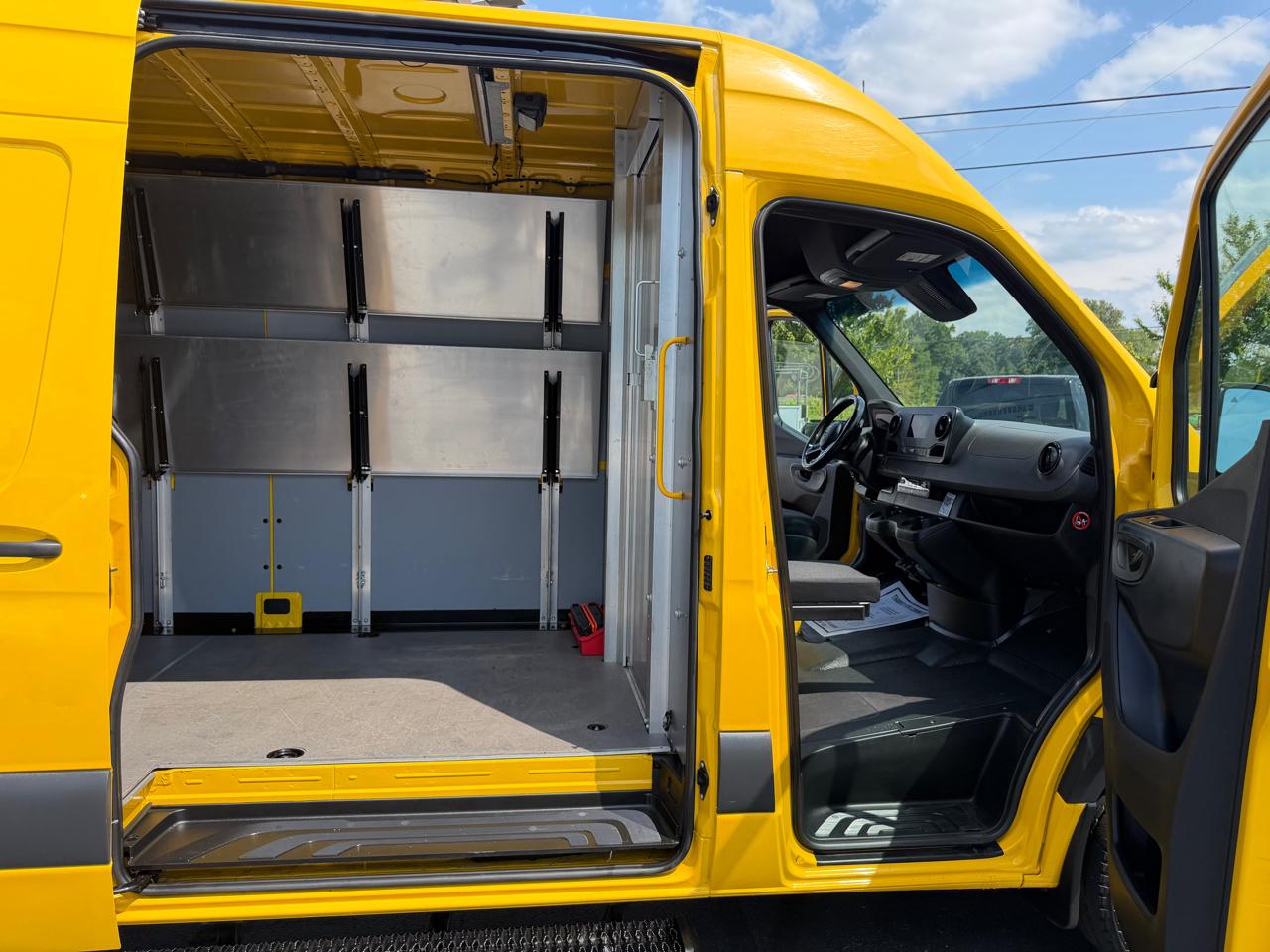 Mercedes-Benz Sprinter Cargo Van 2500 High Roof I4 Gas 170" RWD 2021