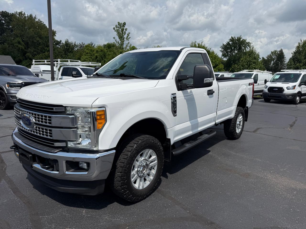 Ford Super Duty F-250 SRW XLT 4WD Reg Cab 8' Box 2017