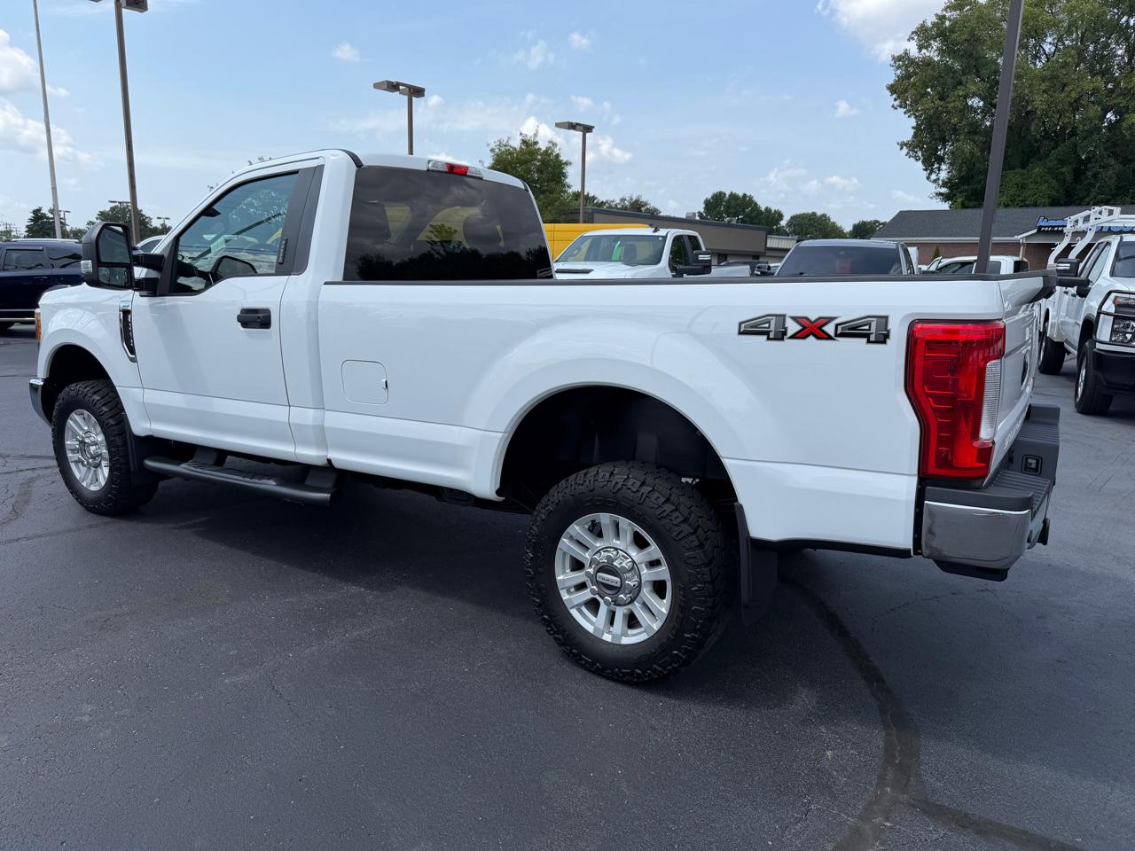 Ford Super Duty F-250 SRW XLT 4WD Reg Cab 8' Box 2017