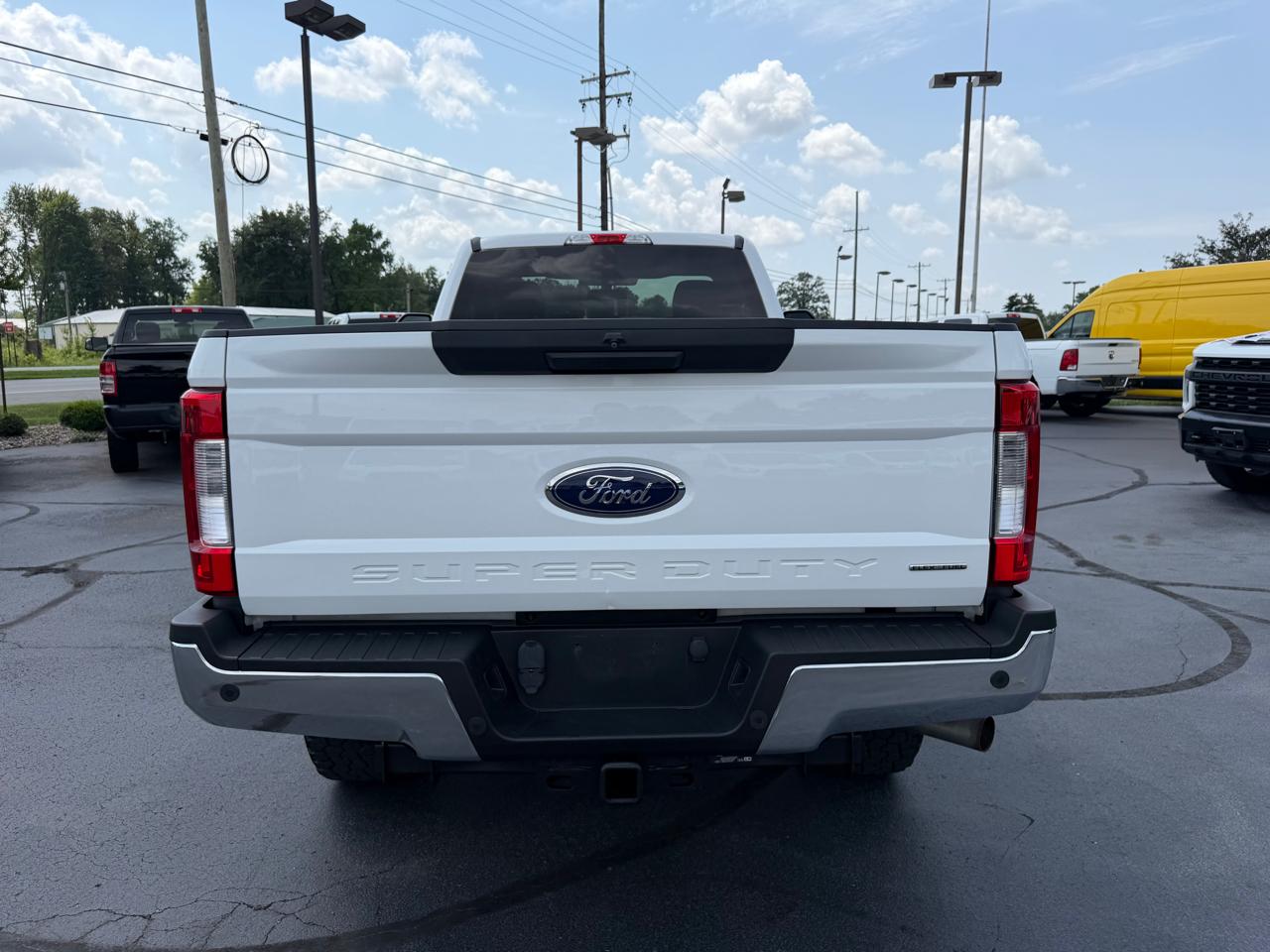 Ford Super Duty F-250 SRW XLT 4WD Reg Cab 8' Box 2017