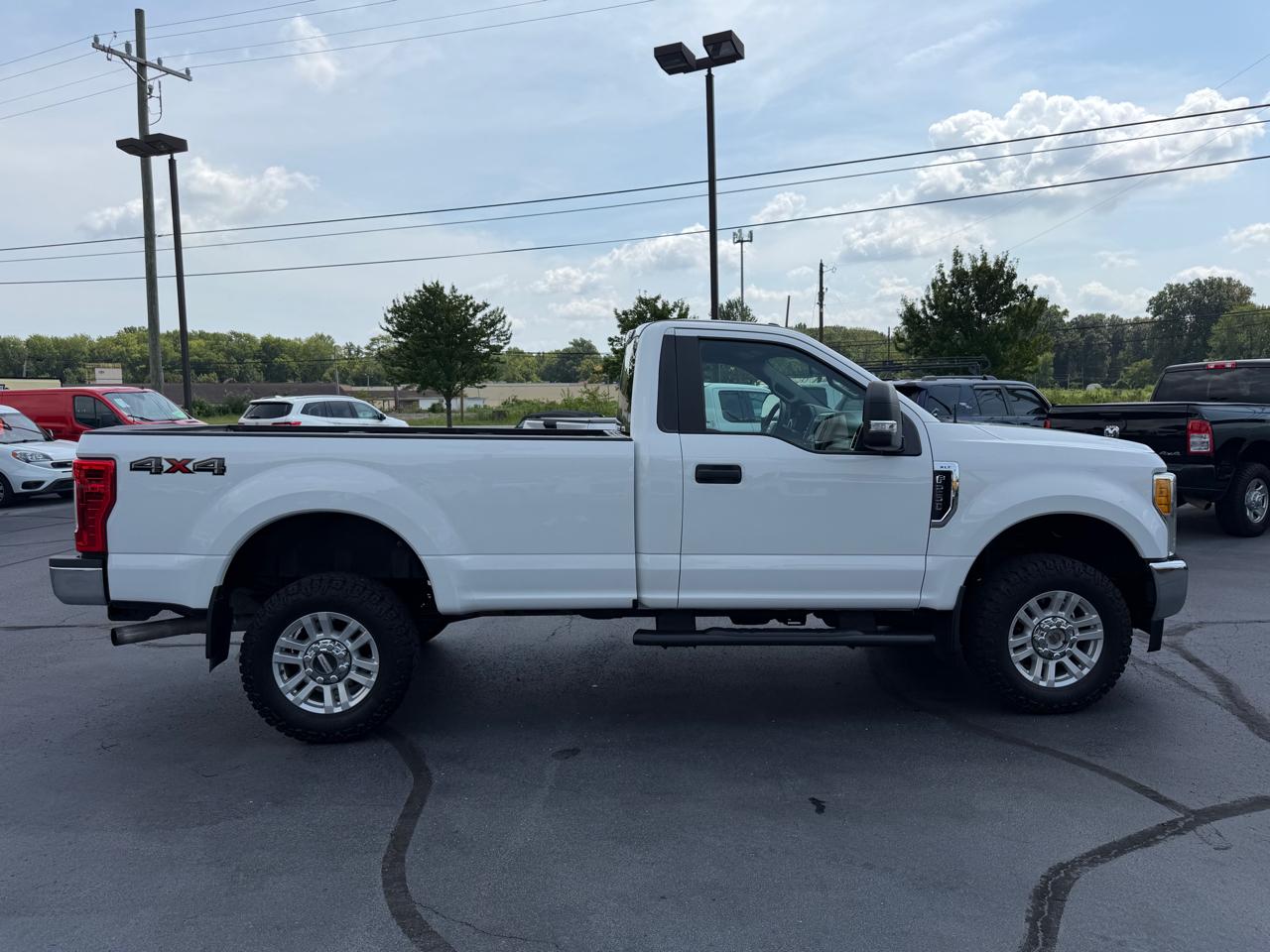 Ford Super Duty F-250 SRW XLT 4WD Reg Cab 8' Box 2017