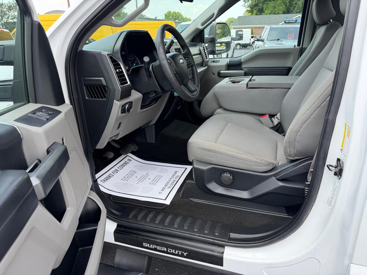 Ford Super Duty F-250 SRW XLT 4WD Reg Cab 8' Box 2017