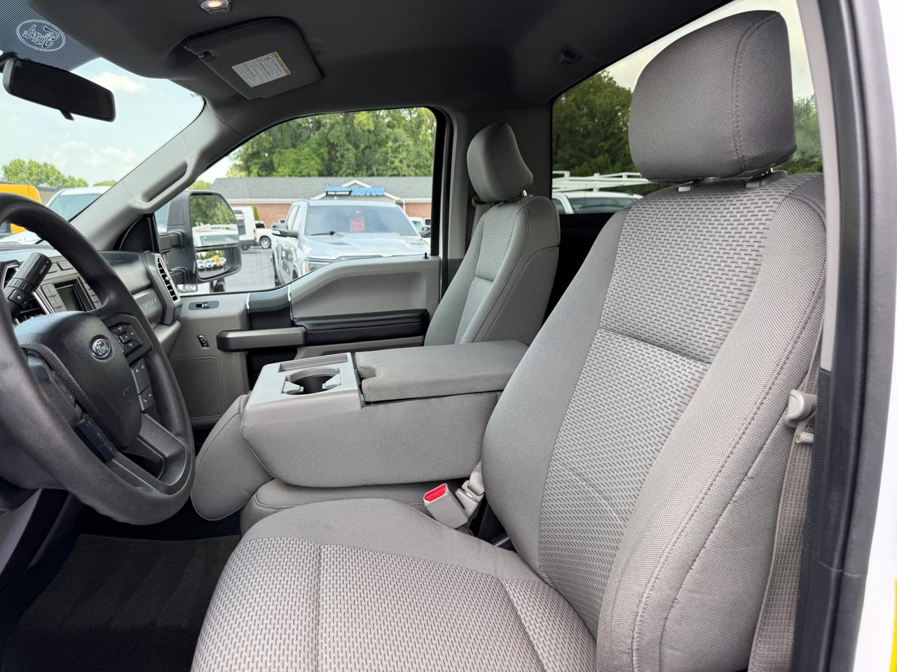 Ford Super Duty F-250 SRW XLT 4WD Reg Cab 8' Box 2017