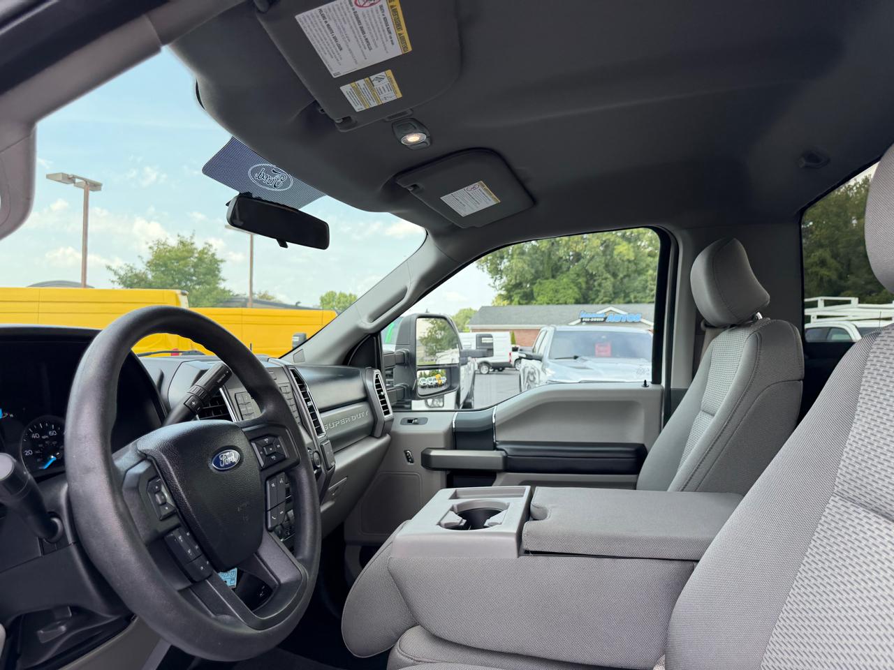 Ford Super Duty F-250 SRW XLT 4WD Reg Cab 8' Box 2017