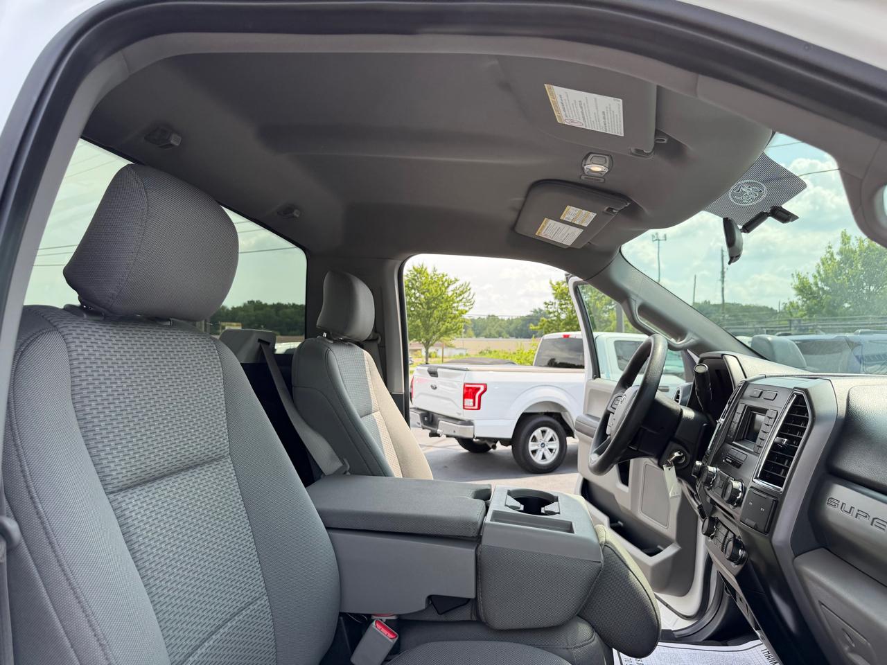 Ford Super Duty F-250 SRW XLT 4WD Reg Cab 8' Box 2017
