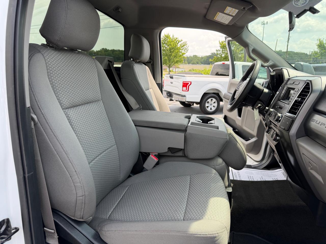 Ford Super Duty F-250 SRW XLT 4WD Reg Cab 8' Box 2017