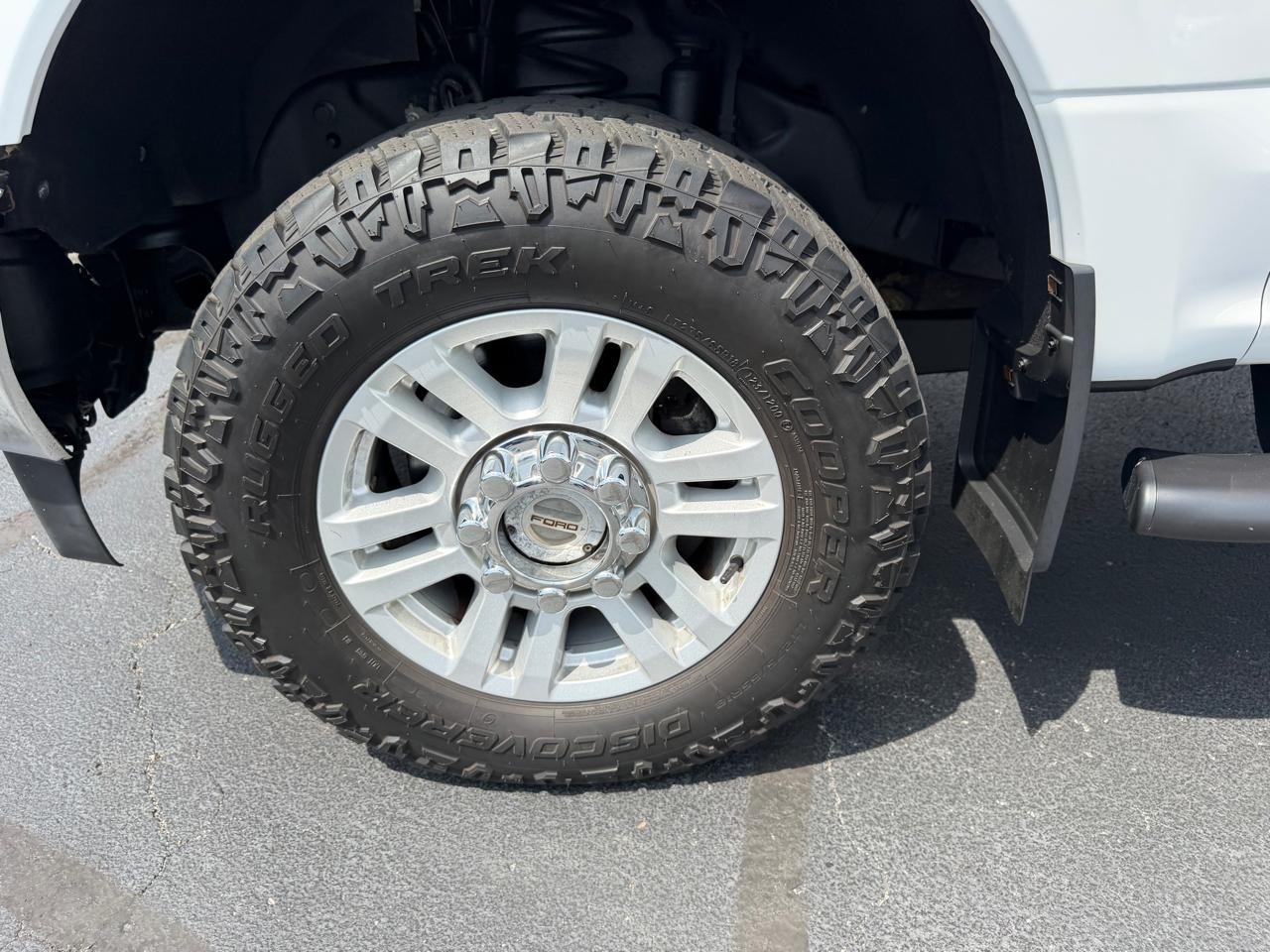 Ford Super Duty F-250 SRW XLT 4WD Reg Cab 8' Box 2017
