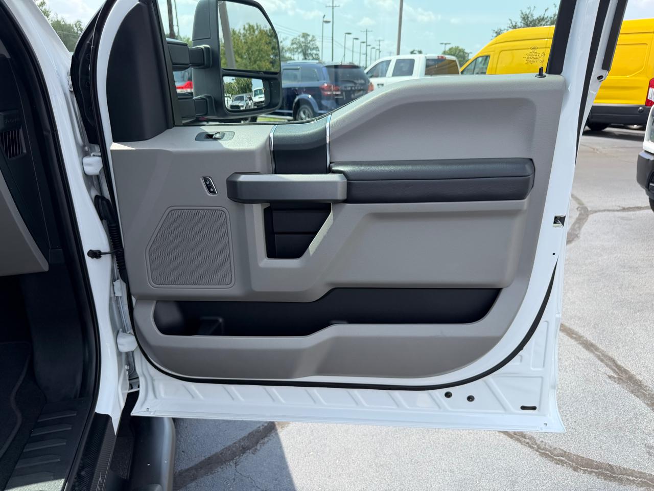 Ford Super Duty F-250 SRW XLT 4WD Reg Cab 8' Box 2017