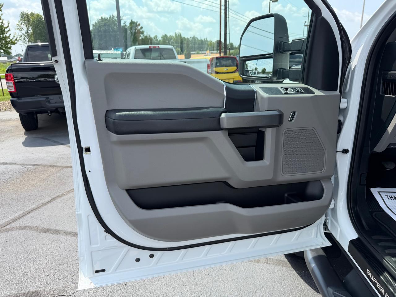 Ford Super Duty F-250 SRW XLT 4WD Reg Cab 8' Box 2017