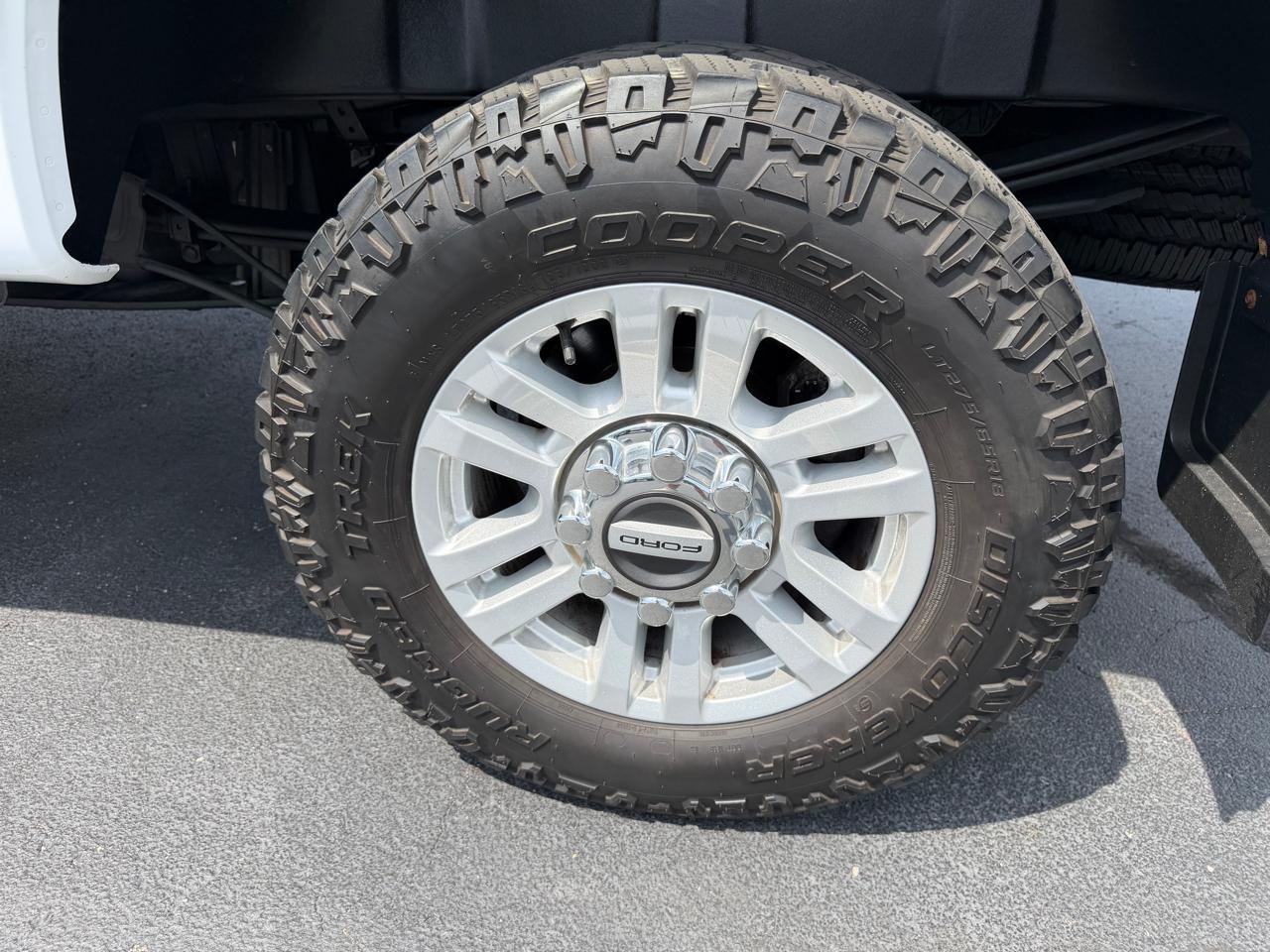Ford Super Duty F-250 SRW XLT 4WD Reg Cab 8' Box 2017