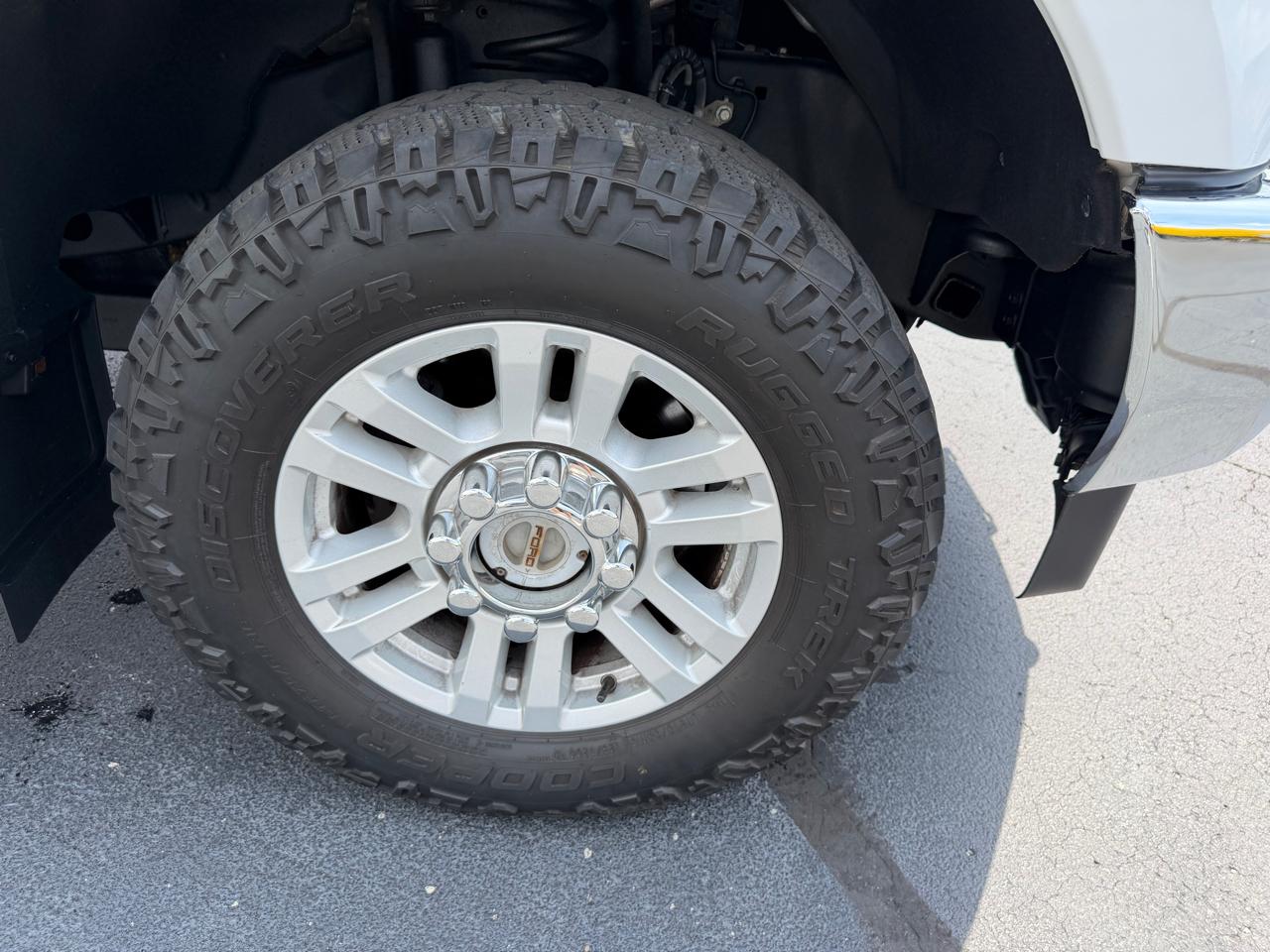 Ford Super Duty F-250 SRW XLT 4WD Reg Cab 8' Box 2017