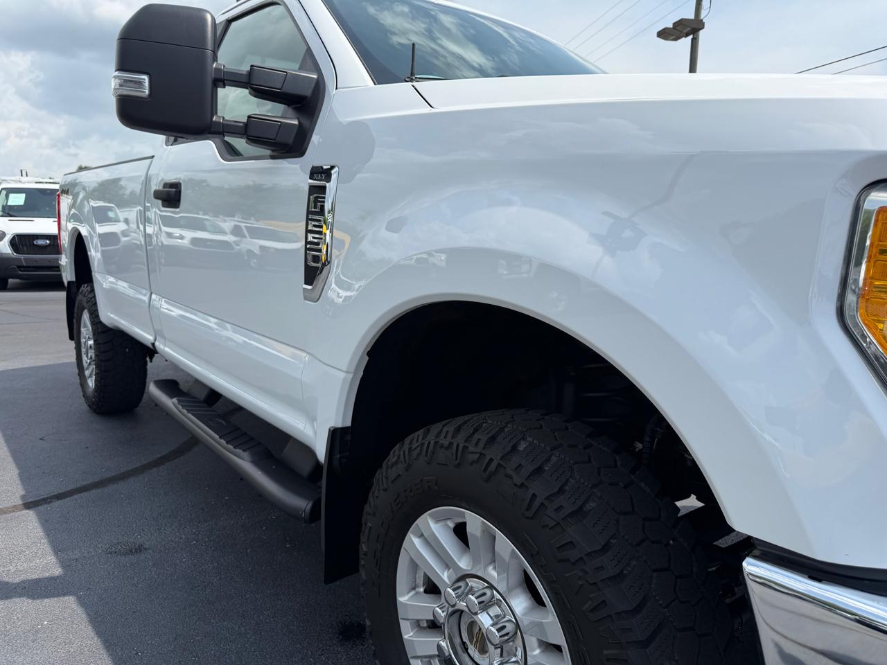 Ford Super Duty F-250 SRW XLT 4WD Reg Cab 8' Box 2017