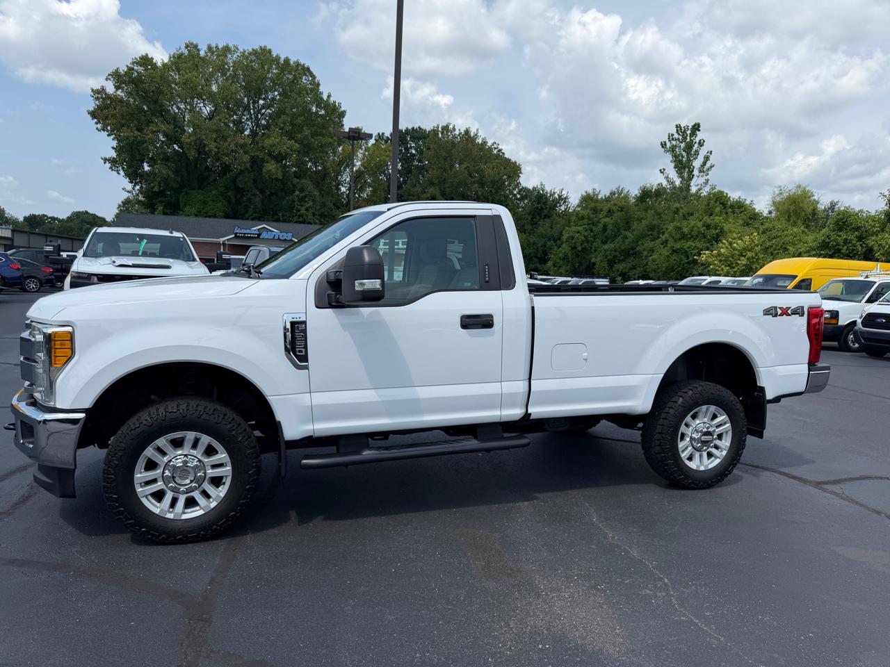 Ford Super Duty F-250 SRW XLT 4WD Reg Cab 8' Box 2017