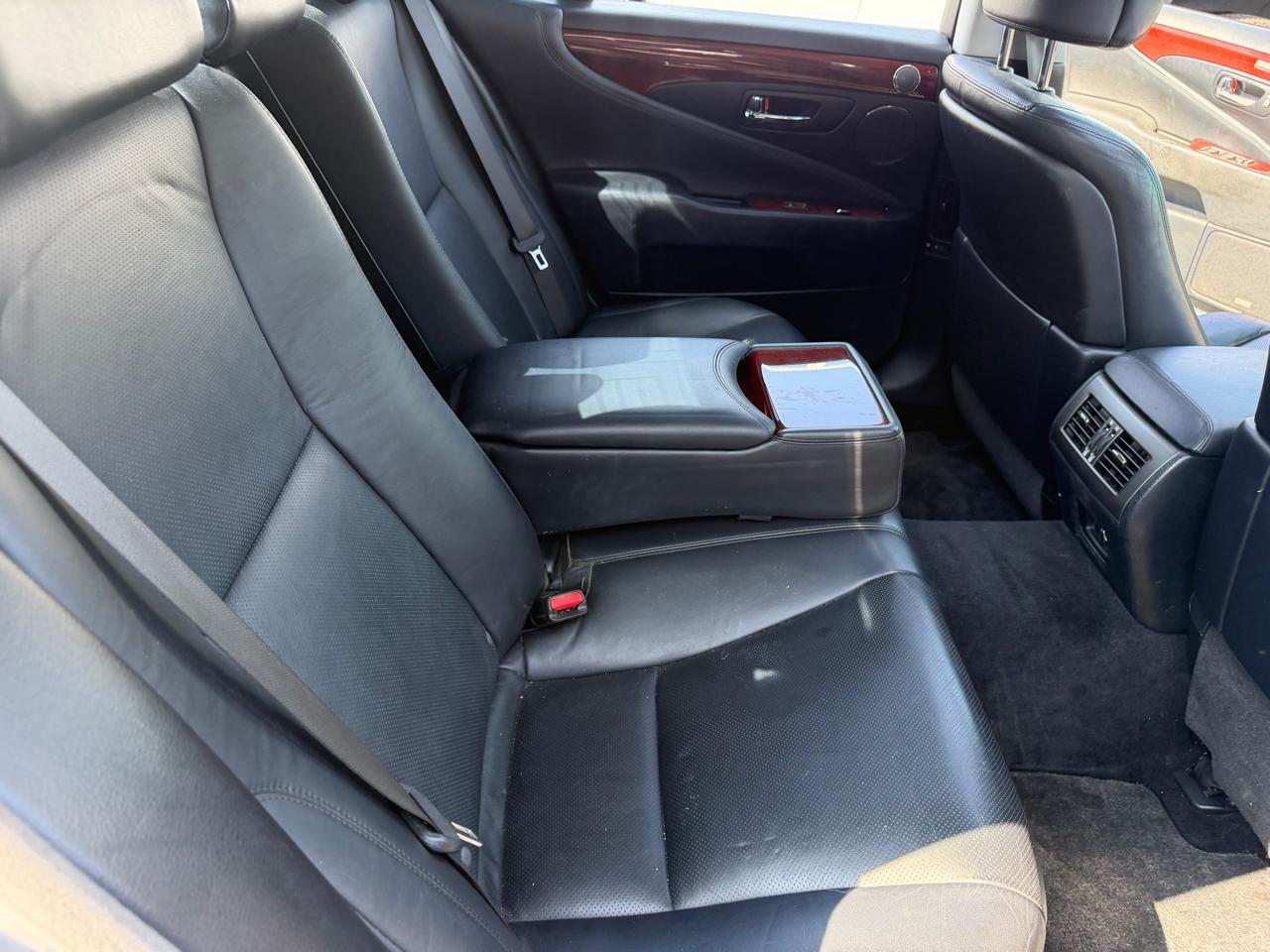 Lexus LS 460 4dr Sdn 2007
