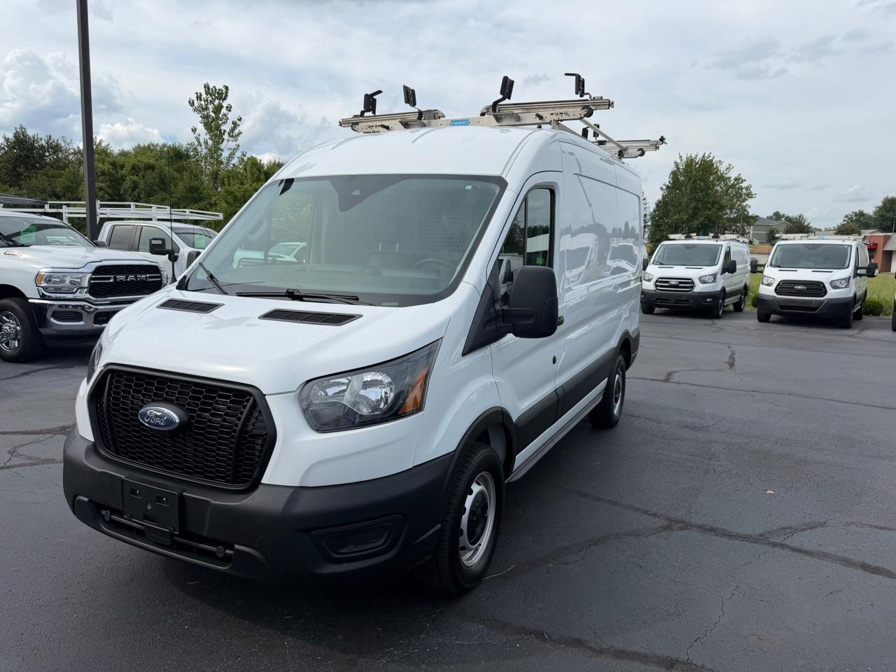 Ford Transit Cargo Van T-250 130" Med Rf 9070 GVWR RWD 2021