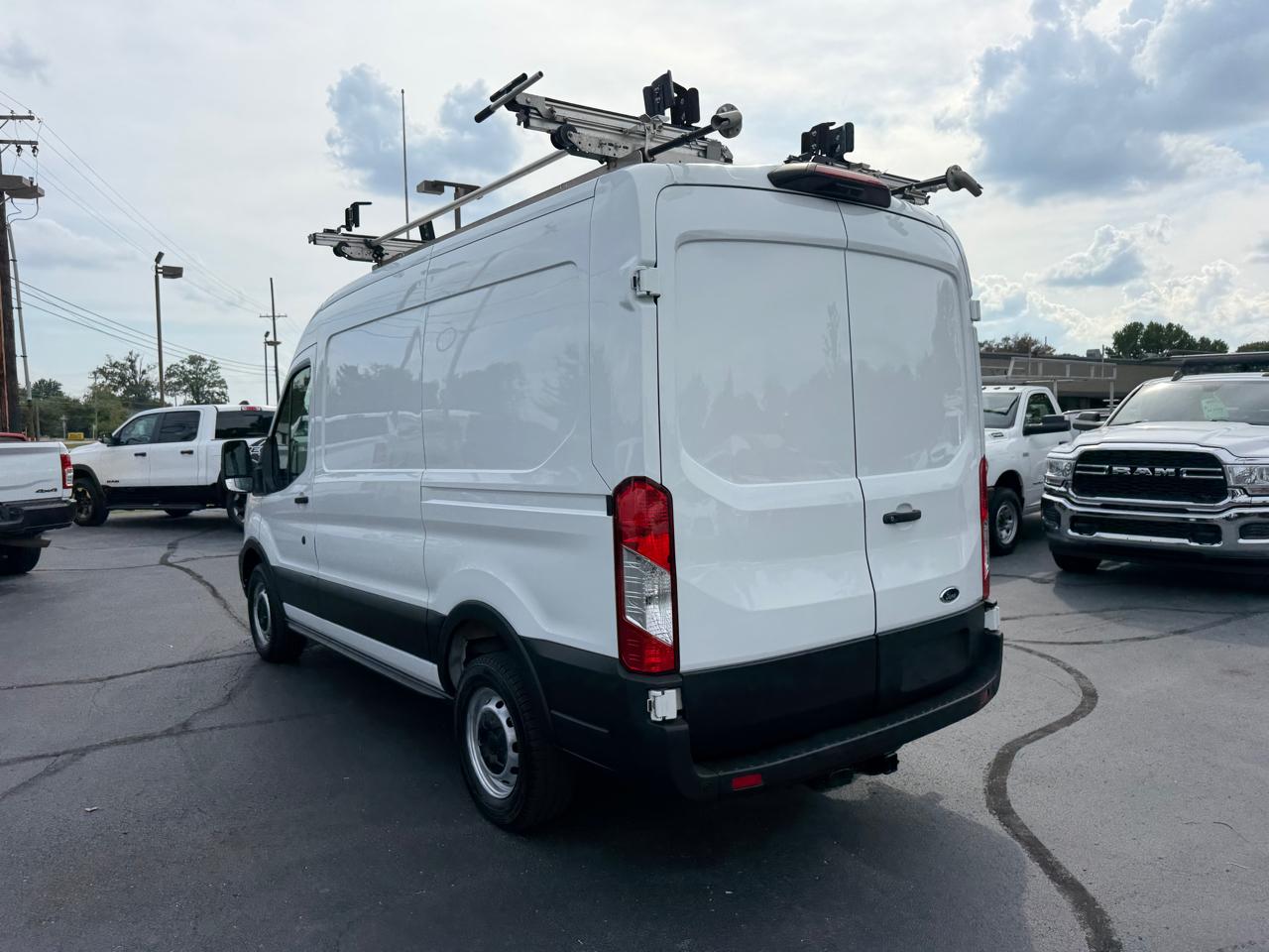Ford Transit Cargo Van T-250 130" Med Rf 9070 GVWR RWD 2021