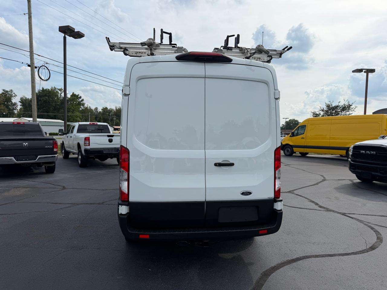 Ford Transit Cargo Van T-250 130" Med Rf 9070 GVWR RWD 2021