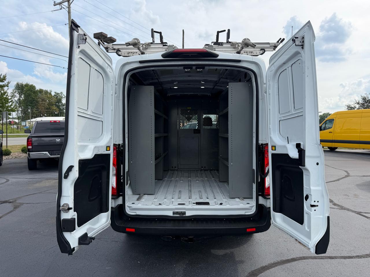 Ford Transit Cargo Van T-250 130" Med Rf 9070 GVWR RWD 2021