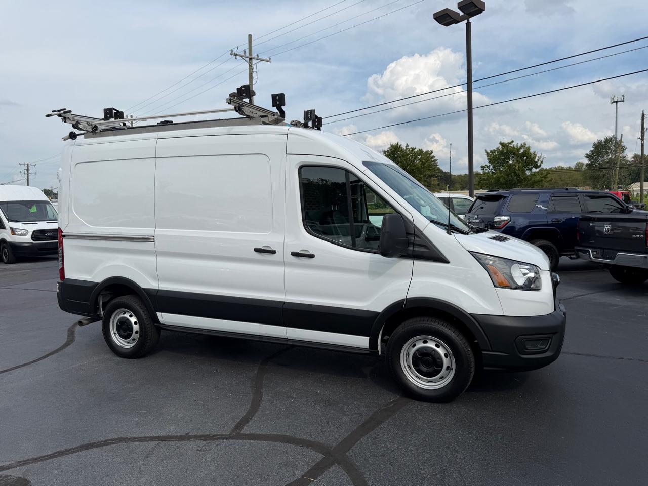 Ford Transit Cargo Van T-250 130" Med Rf 9070 GVWR RWD 2021