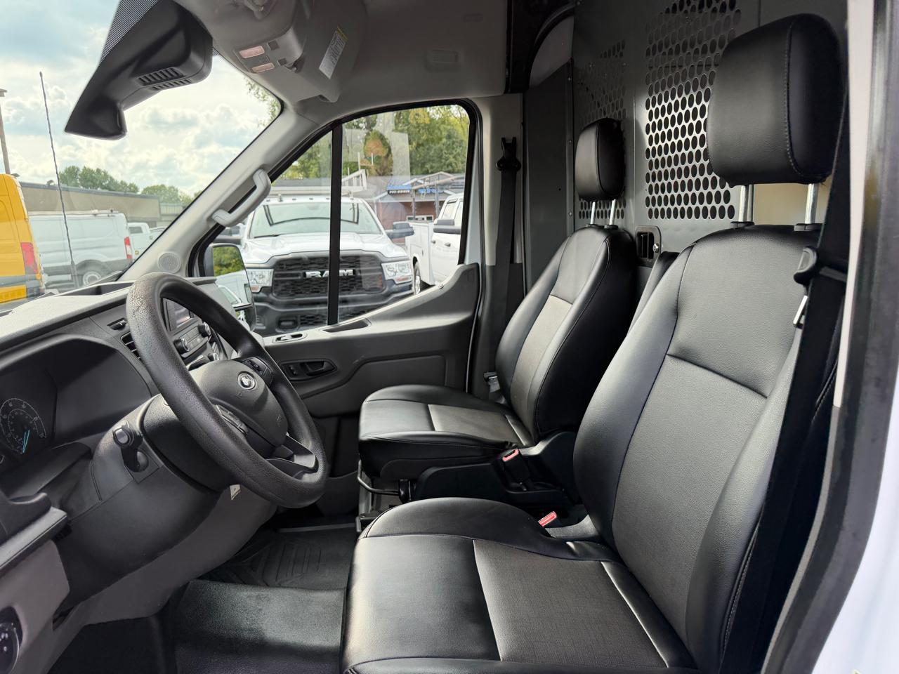 Ford Transit Cargo Van T-250 130" Med Rf 9070 GVWR RWD 2021