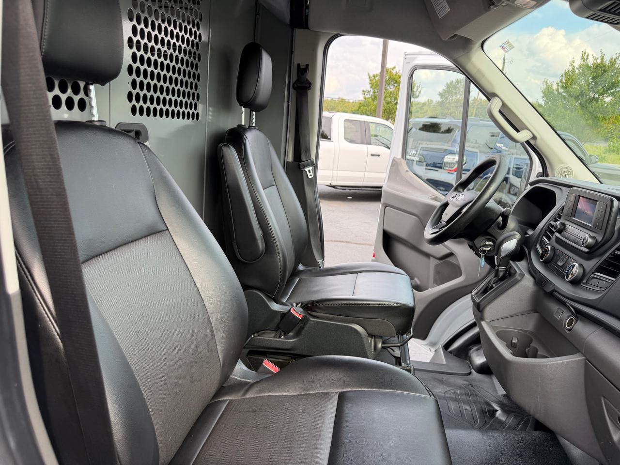Ford Transit Cargo Van T-250 130" Med Rf 9070 GVWR RWD 2021