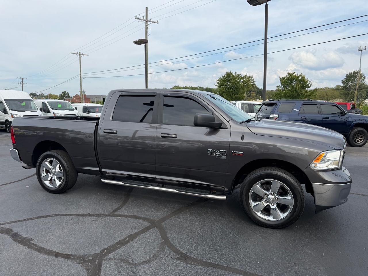 RAM 1500 Classic SLT 4x4 Crew Cab 6'4" Box 2020
