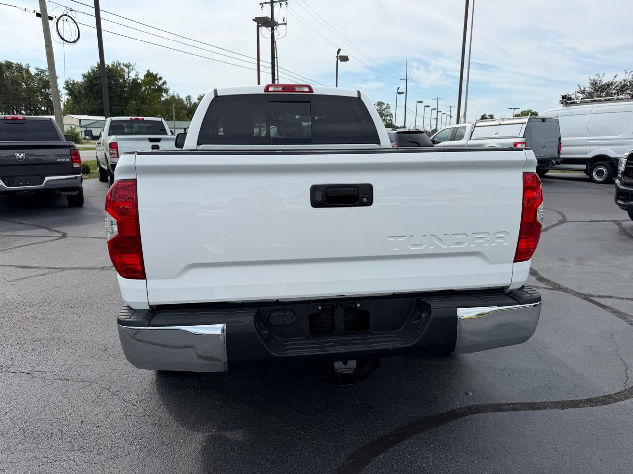 Toyota Tundra 2WD Truck Double Cab 4.6L V8 6-Spd AT SR5 (Natl) 2016