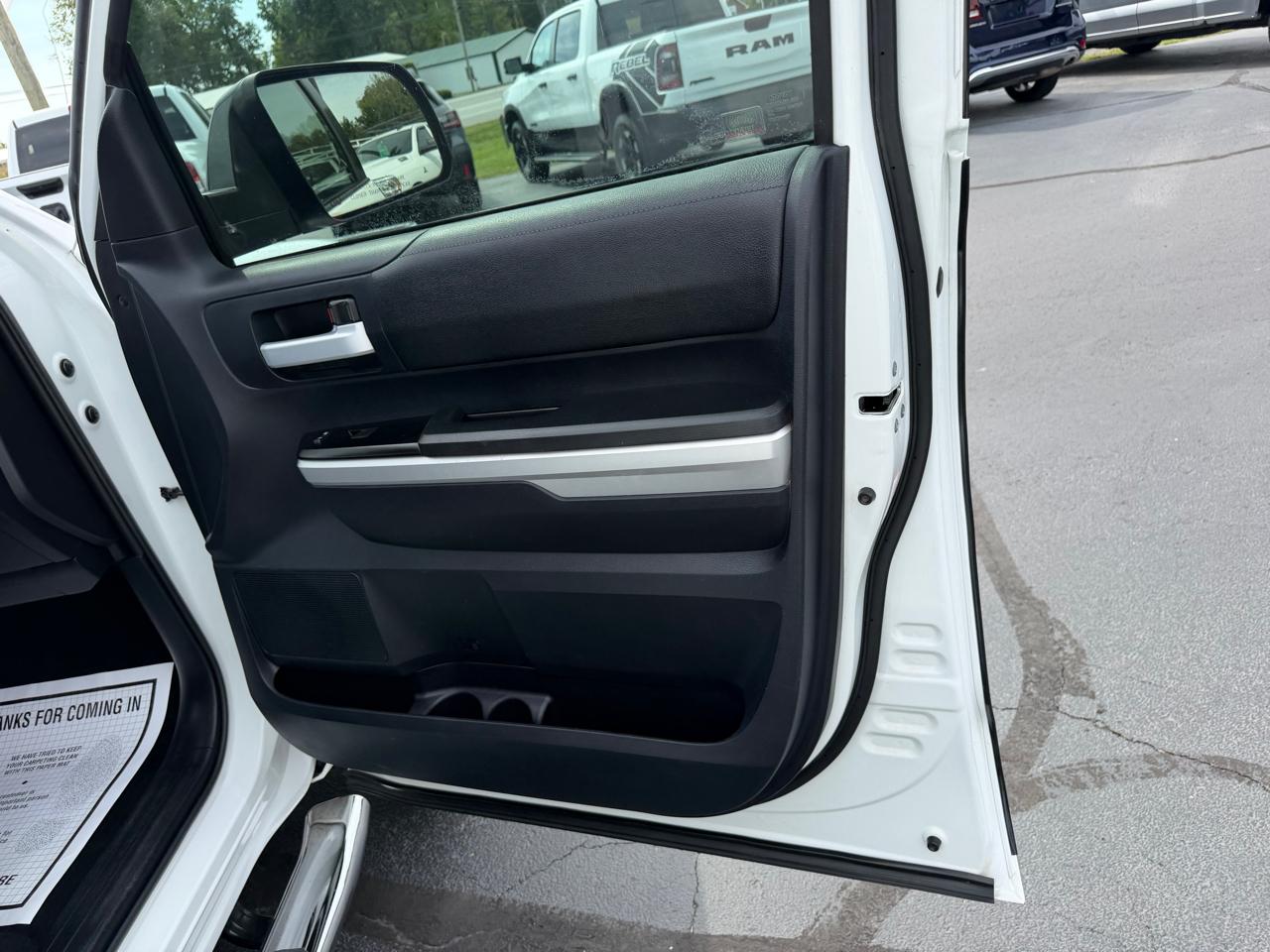 Toyota Tundra 2WD Truck Double Cab 4.6L V8 6-Spd AT SR5 (Natl) 2016