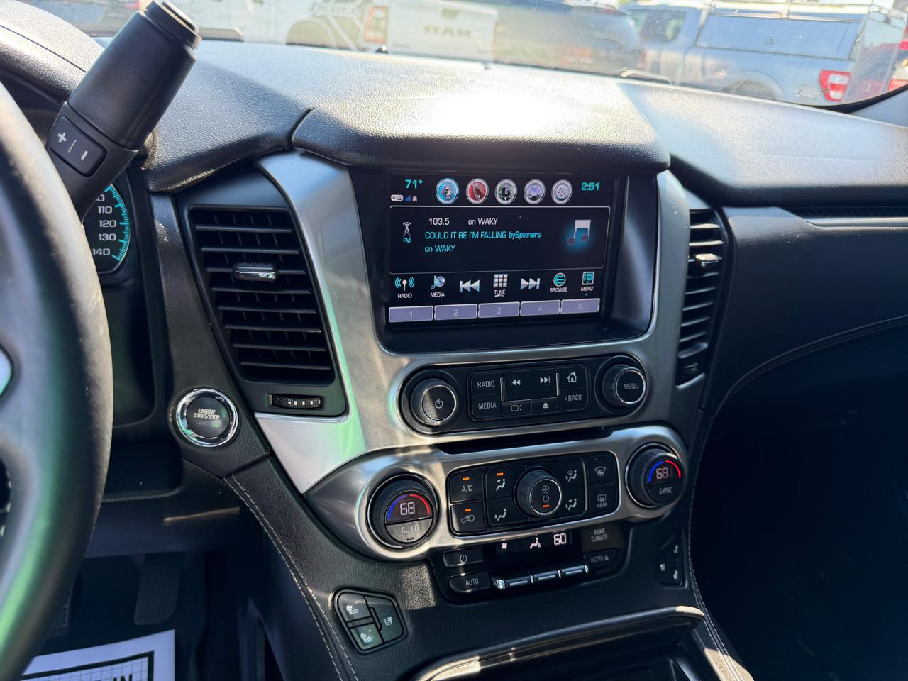 Chevrolet Suburban 4WD 4dr 1500 Premier 2018