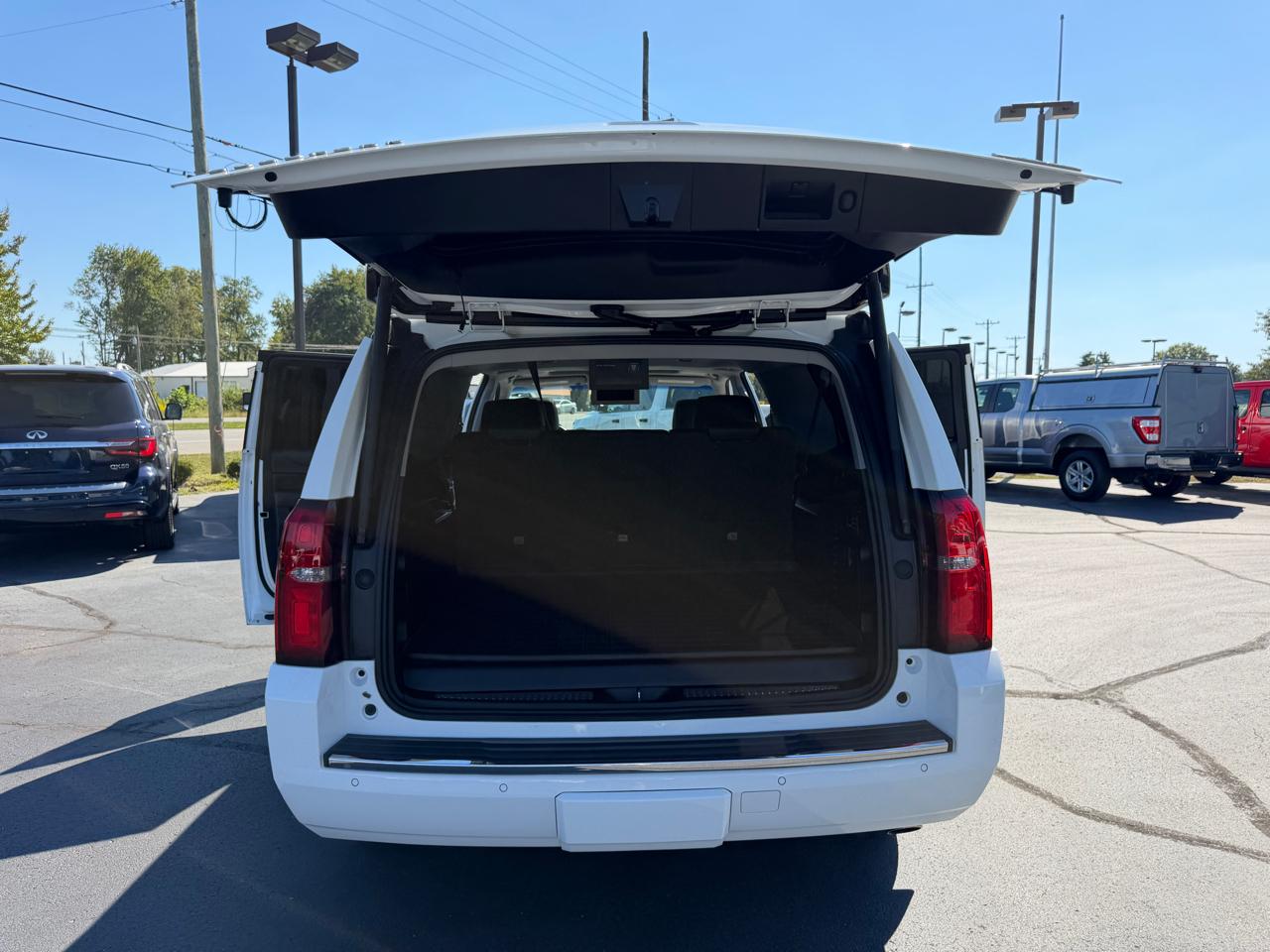 Chevrolet Suburban 4WD 4dr 1500 Premier 2018