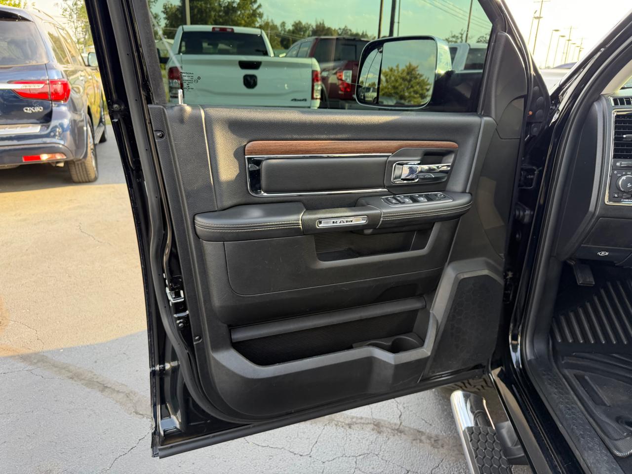 RAM 1500 2WD Crew Cab 149" Laramie 2014