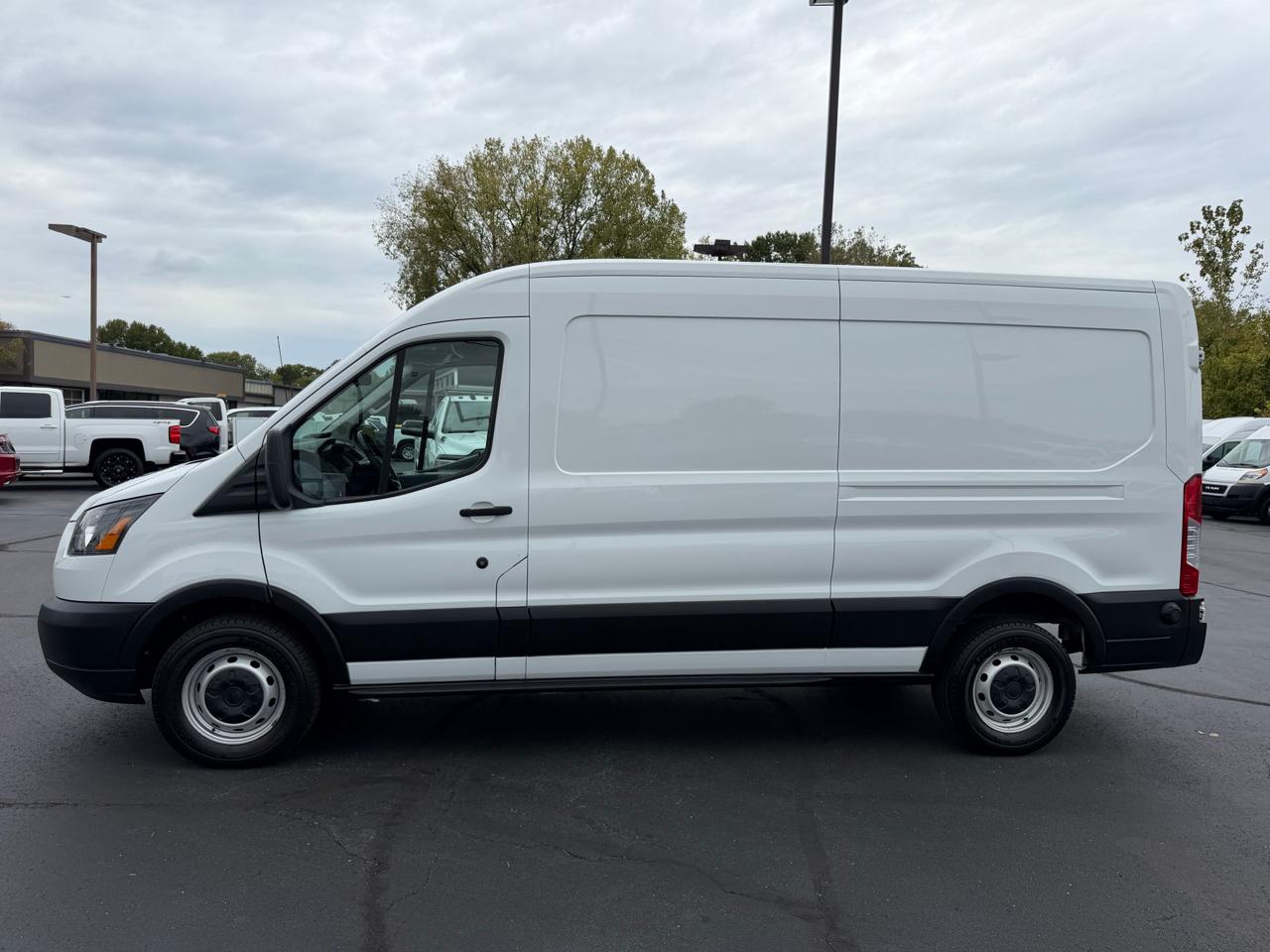 Ford Transit Van T-250 148" Med Rf 9000 GVWR Sliding RH Dr 2019